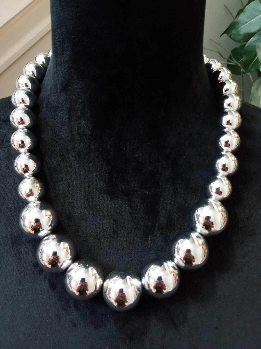 Vintage Silver Tone Graduated Ball Bead Statement Necklace Chunky Bubble Collar